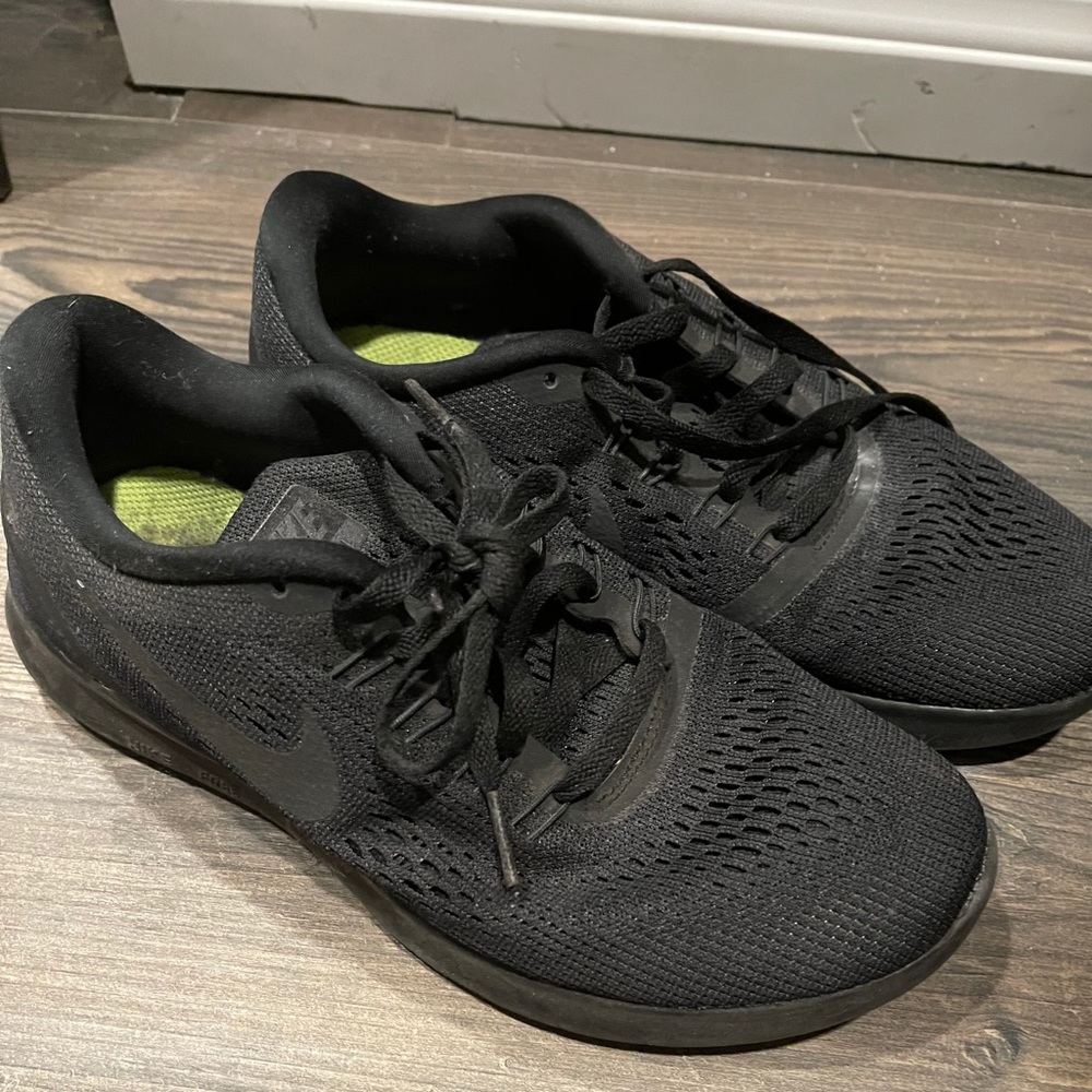 Black running Nikes